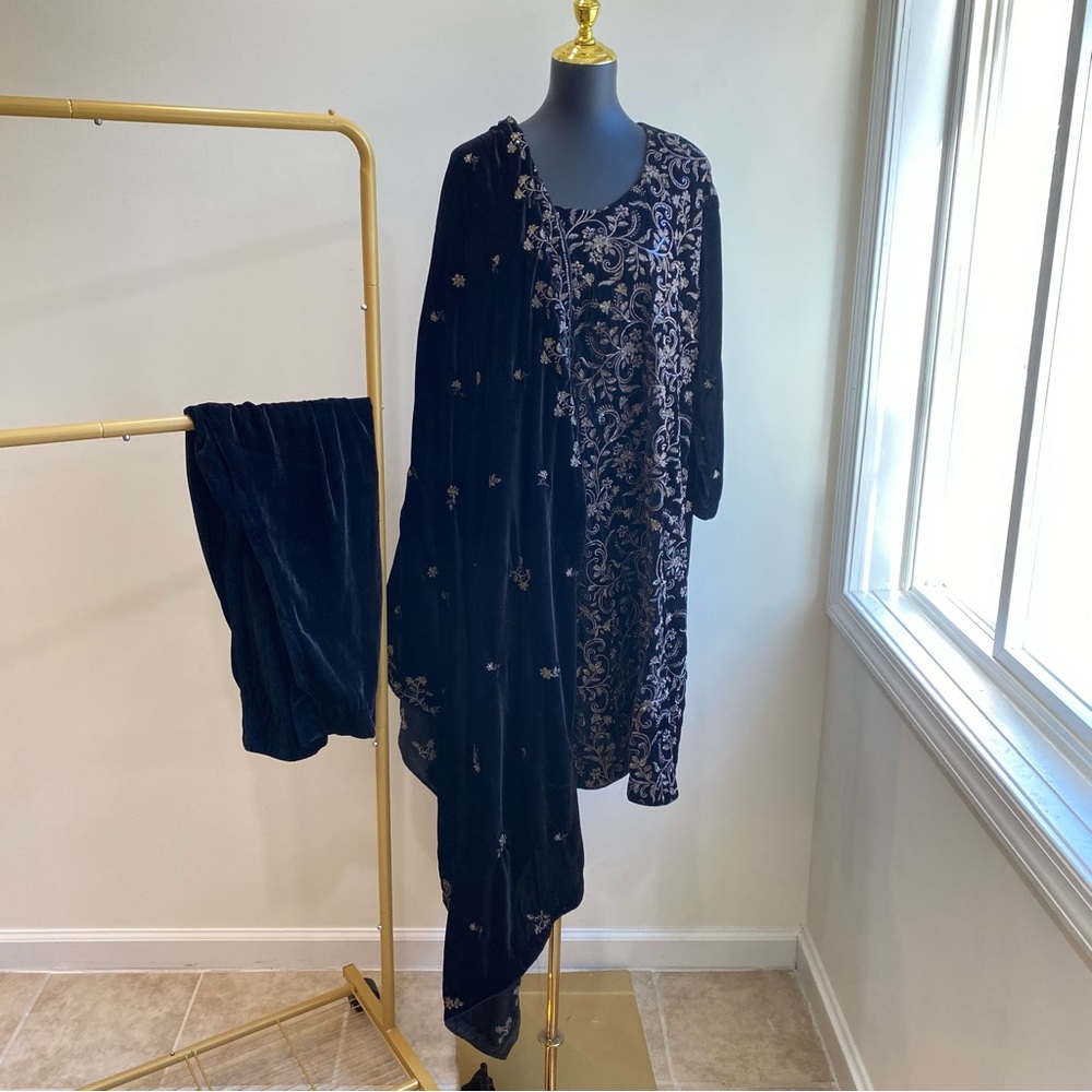 Velvet Black and Gold Embroidered shalwar kameez
